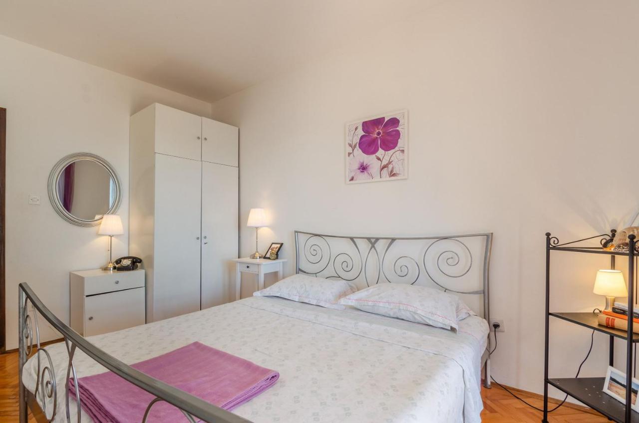 By The Sea Marta Apartment Prizba